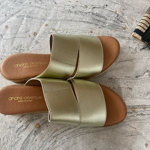 NWOT Andres Assous Portia Espadrille Genuine Leather Wedge Slides- light gold